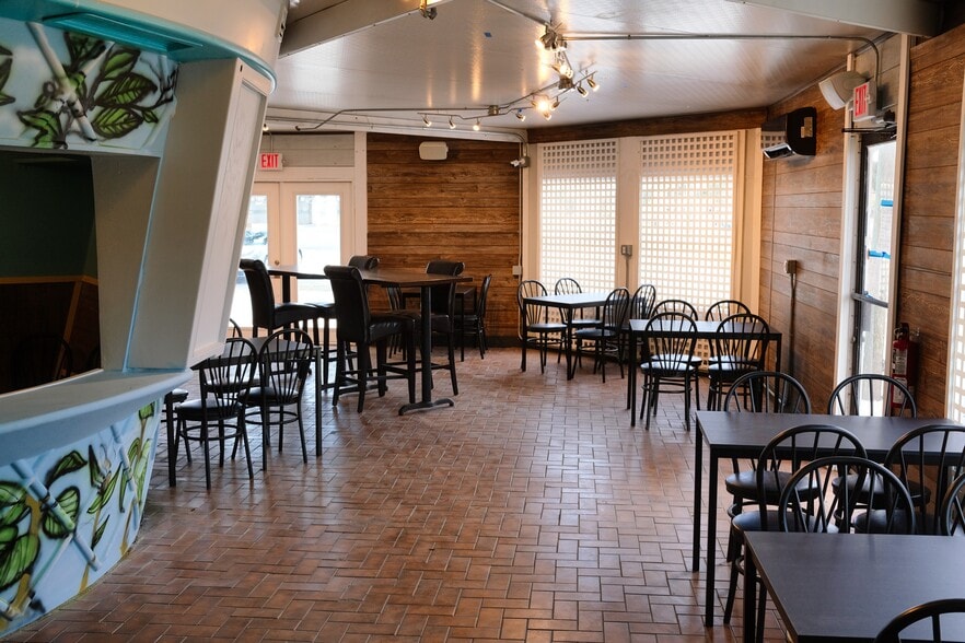More Photos Of 5804 54th Ave N, Kenneth City Restaurant For Lease