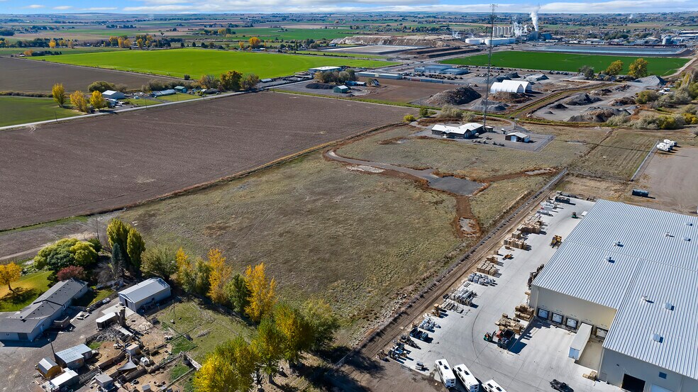 More Photos Of 3750 3250 E, Kimberly Land For Lease