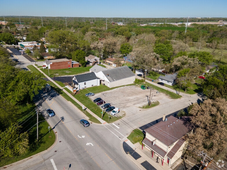 More Photos Of 8406 S Archer Ave, Willow Springs Freestanding For Lease