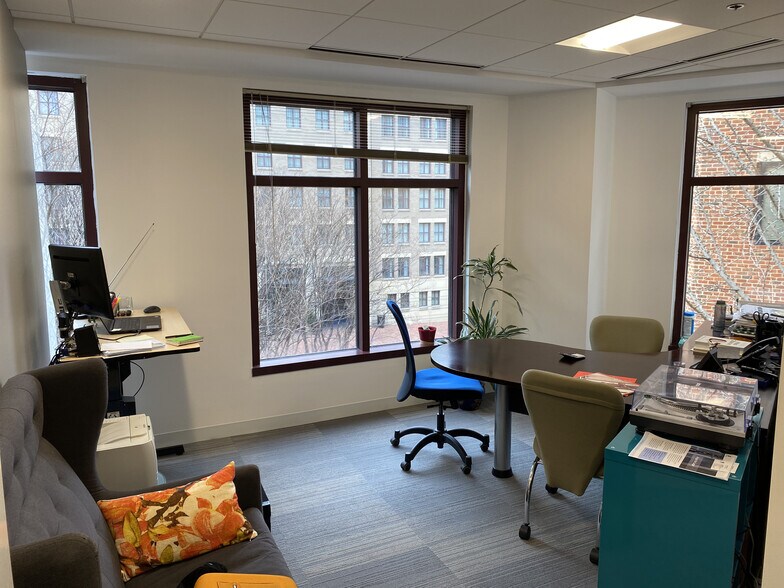More Photos Of 225 Reinekers Ln, Alexandria Office For Lease
