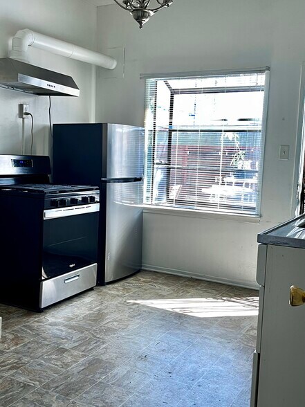 More Photos Of 10443-10445 Magnolia Blvd, North Hollywood Office Residential For Sale