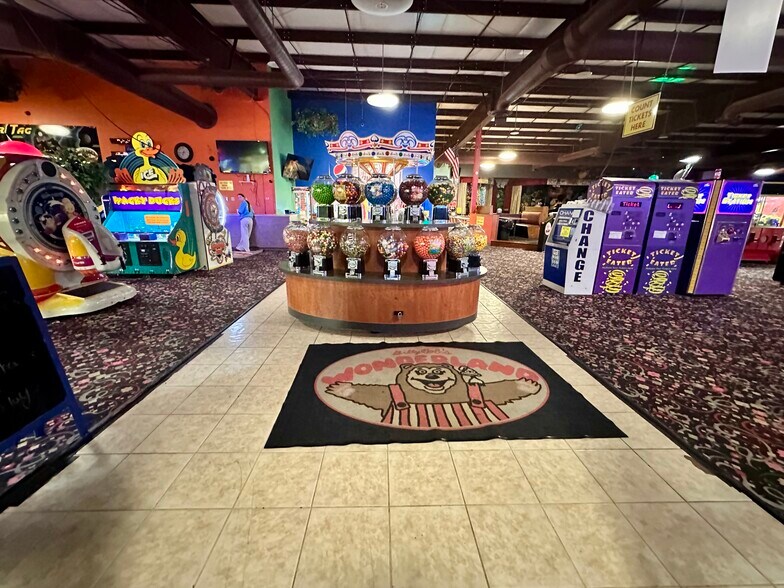 More Photos Of 5 Cracker Barrel Dr, Barboursville Freestanding For Sale