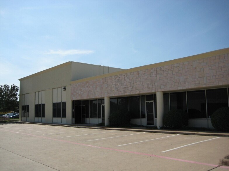 More Photos Of 1108 Dobie Dr, Plano Flex For Lease