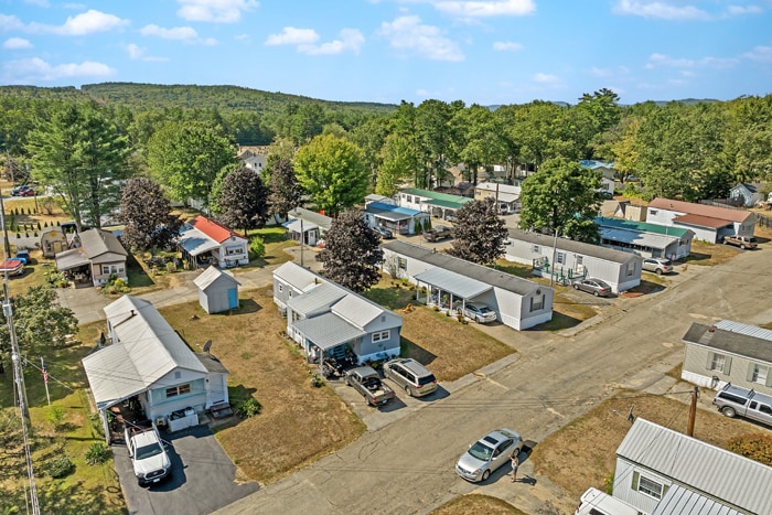 More Photos Of 12 Daisy Ln, Franklin Manufactured Housing Mobile Home Park For Sale