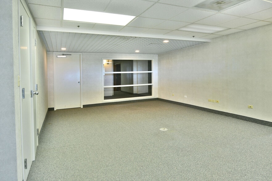 More Photos Of 108 Main Ave SW, Warren Office Residential For Lease