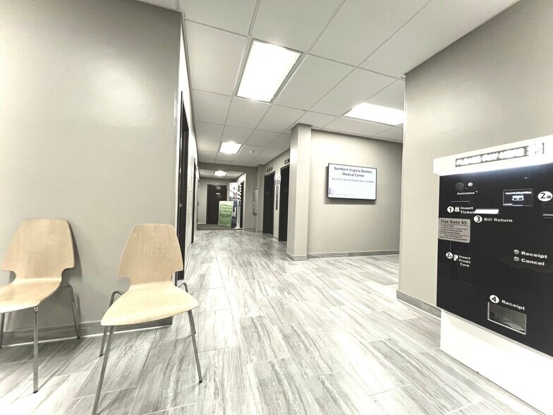 More Photos Of 611 S Carlin Springs Rd, Arlington Office For Sale