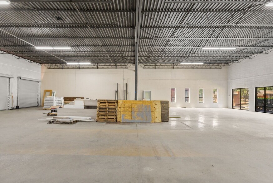 More Photos Of 1803 Associates Ln, Charlotte Showroom For Lease