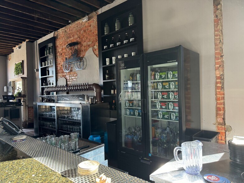 More Photos Of 106 S Ray, Carthage Restaurant For Sale