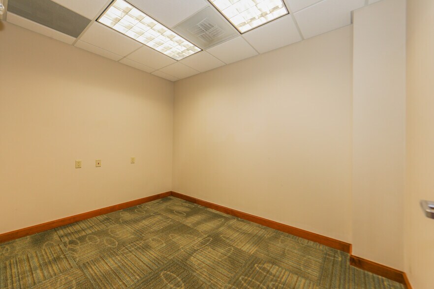 More Photos Of 1610 Main Ave, Clifton Bank For Sale