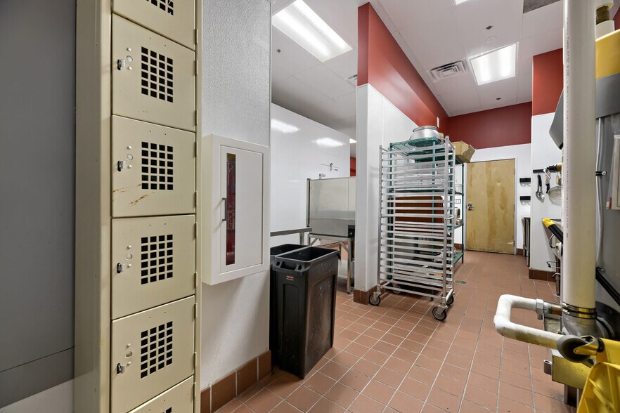 More Photos Of 6200 Leetsdale Dr, Denver Storefront For Lease
