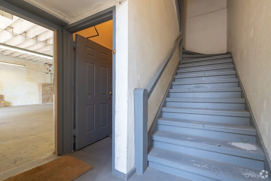 More Photos Of 2572 Park Ave, Bronx Industrial For Sale