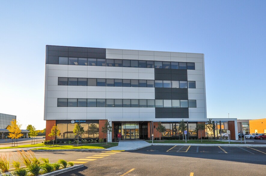 6400 Auteuil Av, Brossard, QC J4Z 3P5 Office For Lease