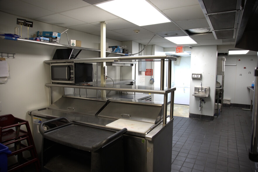 More Photos Of 320 Montgomery St, Savannah Hotel For Lease