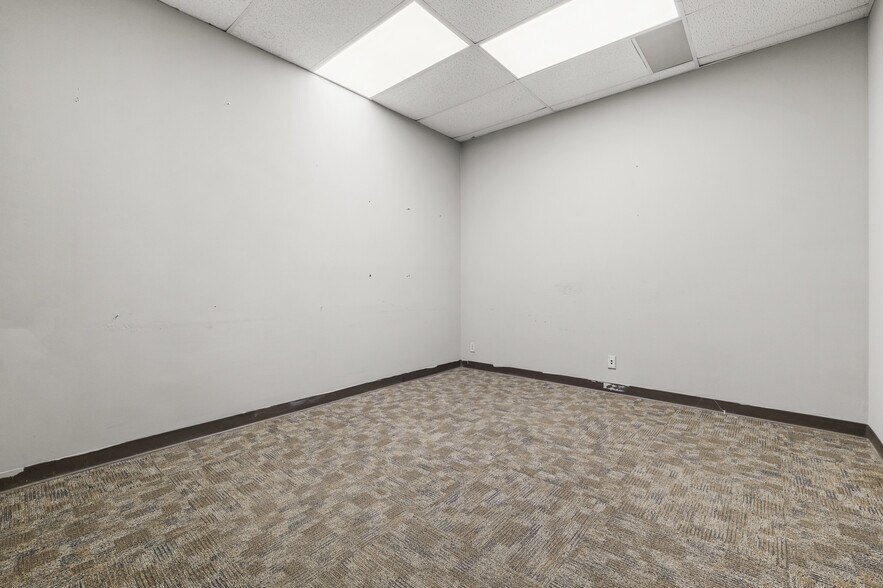 More Photos Of 10854 Vandale St, San Antonio Flex For Sale