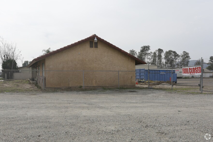 More Photos Of 2706 S Lilac Ave, Bloomington Office For Lease