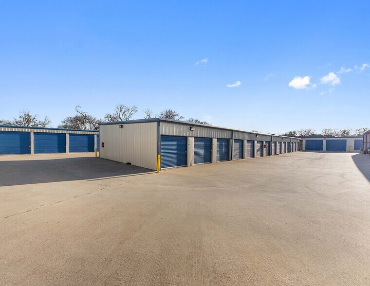 More Photos Of 3621 Elm Grove Rd, Rowlett Self Storage For Sale
