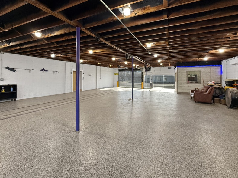 More Photos Of 901 W Mamie Eisenhower Ave, Boone Auto Repair For Sale