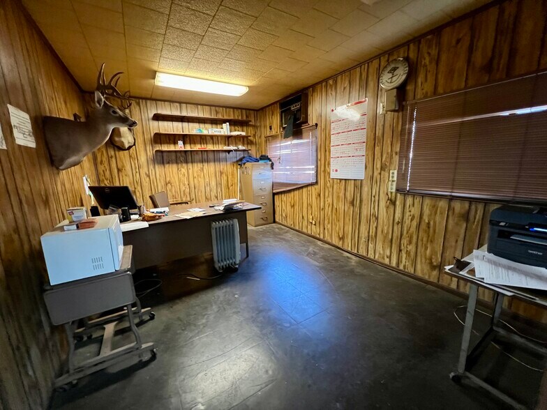 More Photos Of 402 Bermuda st, Quitman Flex For Sale