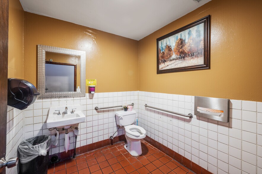 More Photos Of 1241 N Avalon Blvd, Wilmington Restaurant For Sale