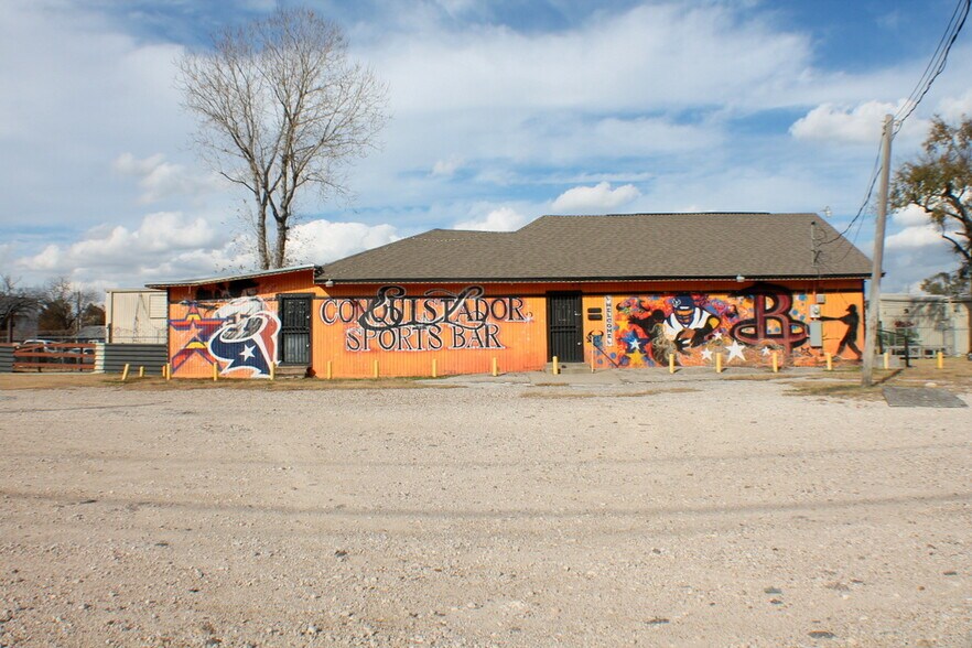 More Photos Of 3907 1/2 Canal St, Houston Bar For Lease