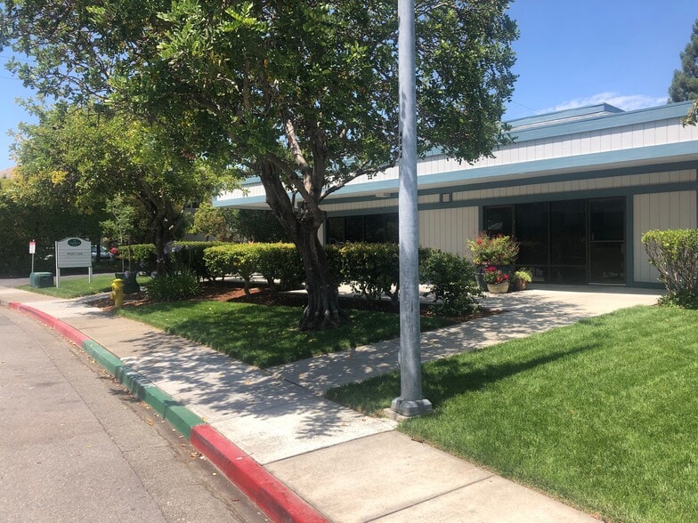 More Photos Of 11 Commercial Blvd, Novato Warehouse For Lease