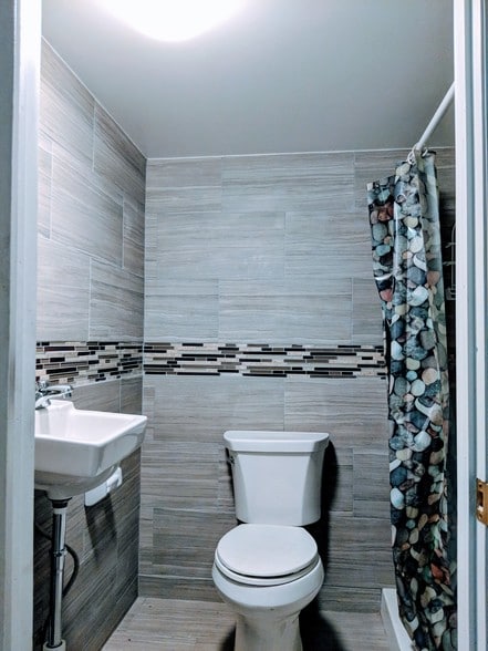 More Photos Of 7037 72nd Pl, Glendale Apartments For Sale