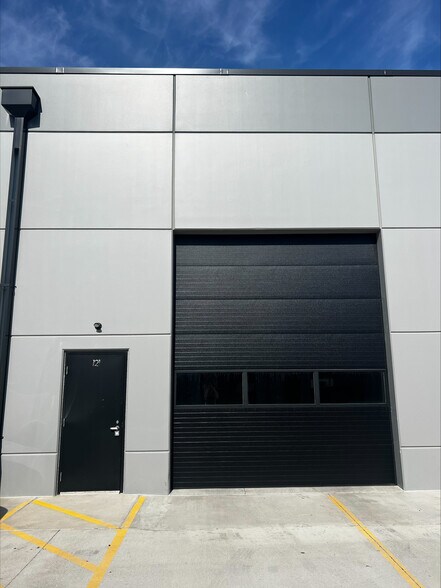 More Photos Of 810 Interstate Pky, Waukee Warehouse For Lease