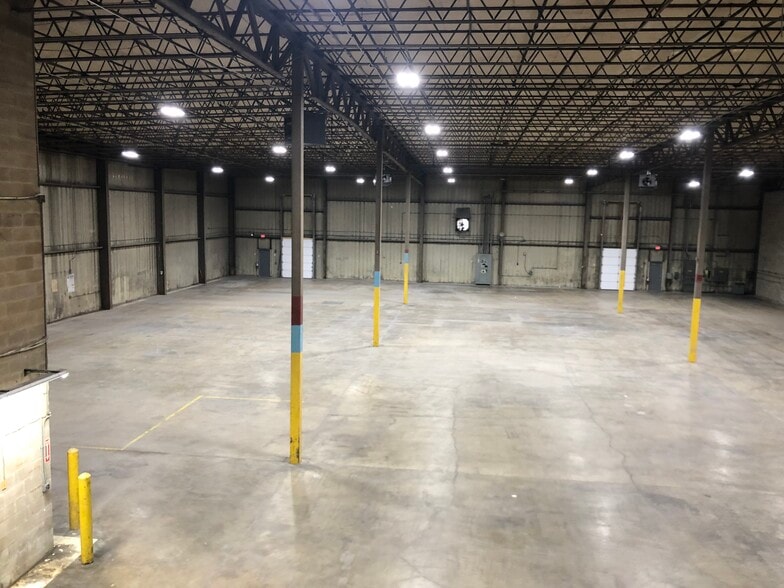 More Photos Of 3841-3865 Swanson Ct, Gurnee Manufacturing For Lease