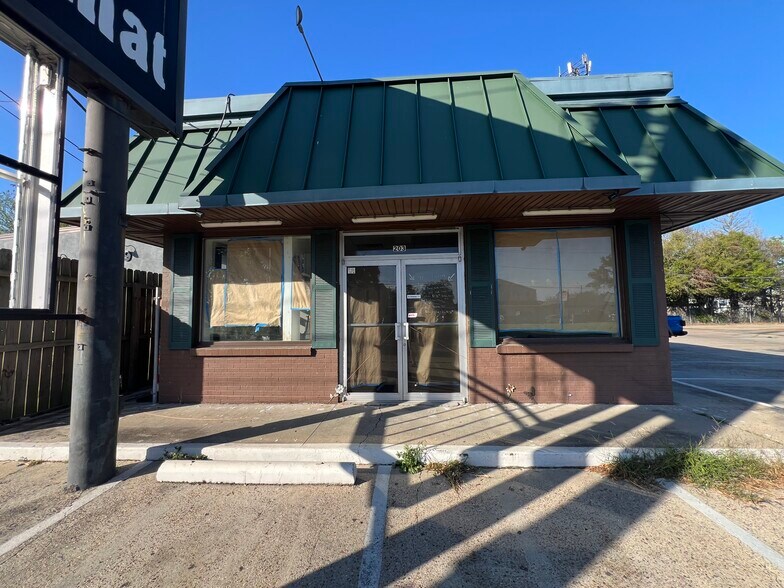 More Photos Of 203 W Judge Perez Dr, Chalmette Freestanding For Lease