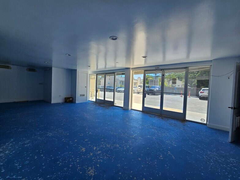 More Photos Of 2652-2662 Honolulu Ave, Montrose Freestanding For Lease