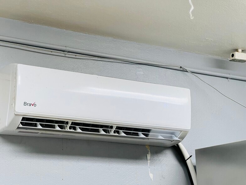 More Photos Of 6661 Bowden Rd, Jacksonville Fast Food For Lease