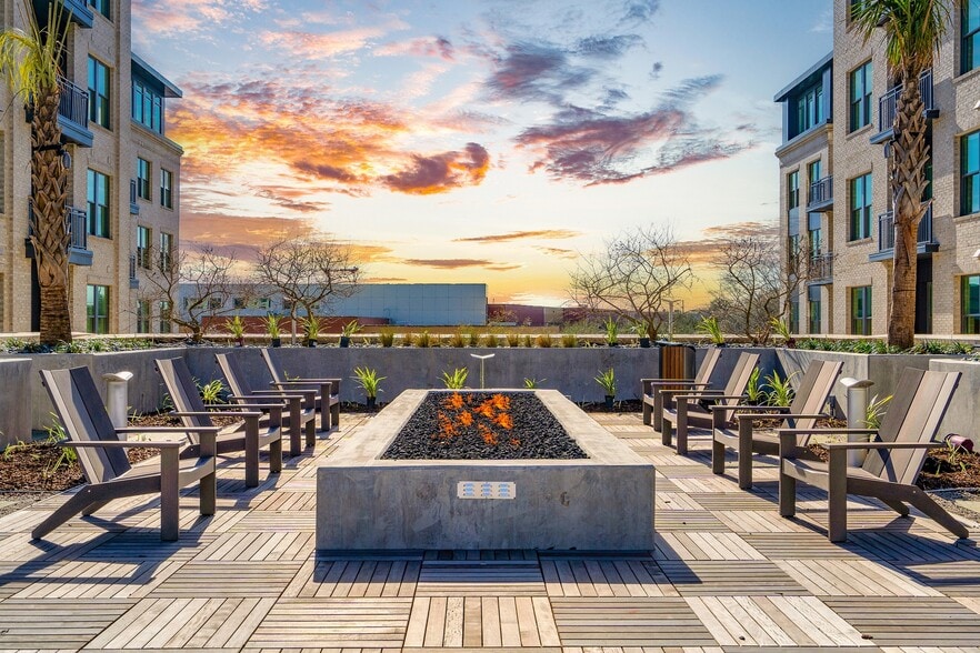 More Photos Of 838 Morrison Dr, Charleston Apartments For Lease