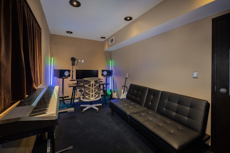 More Photos Of 5102 Vineland Ave, North Hollywood Movie Radio TVStudio For Lease
