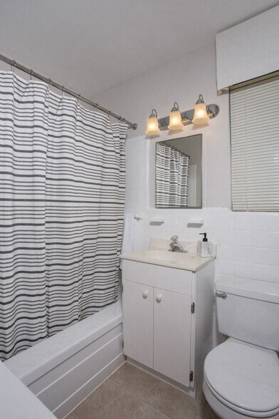 More Photos Of 3301 Chillum Rd, Mount Rainier Apartments For Sale