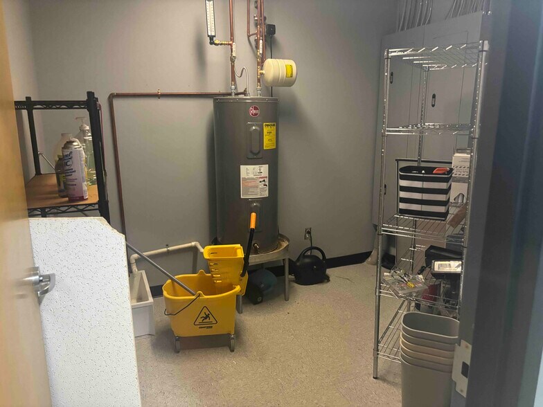 More Photos Of 1228 1st St N, Alabaster Office For Lease