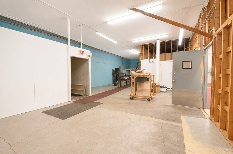More Photos Of 309 Prendergast Ave, Jamestown Flex For Sale
