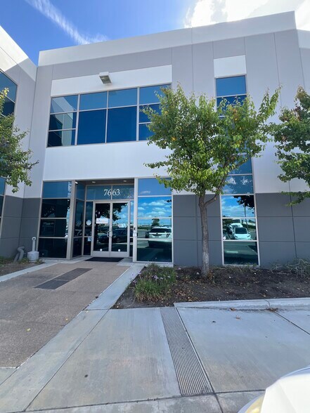 More Photos Of 7663 N San Fernando Rd, Burbank Warehouse For Lease