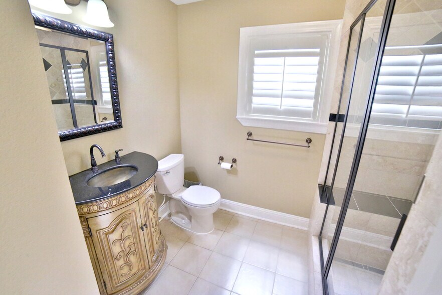 More Photos Of 2625 Peckham St, Houston Office Residential For Lease