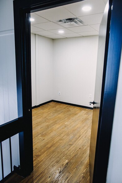 More Photos Of 3887 Indianola Ave, Columbus Office For Lease