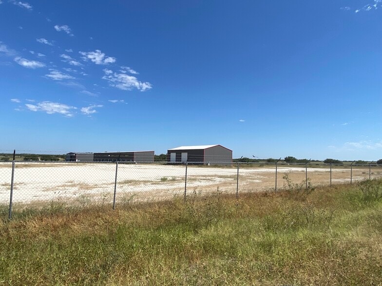 More Photos Of 3248 N. Hwy Frontage Rd., Three Rivers Warehouse For Lease