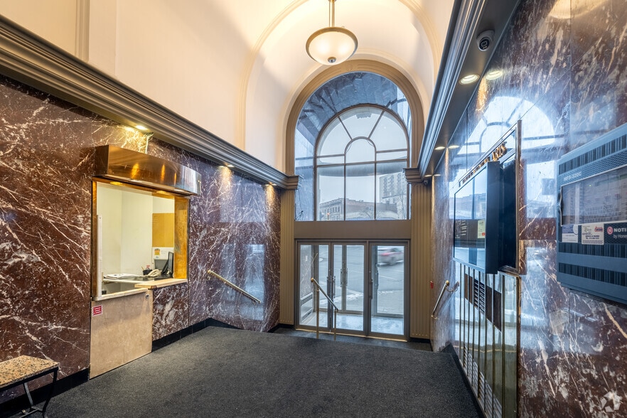 More Photos Of 1538 Rue Sherbrooke O, Montréal Medical For Lease