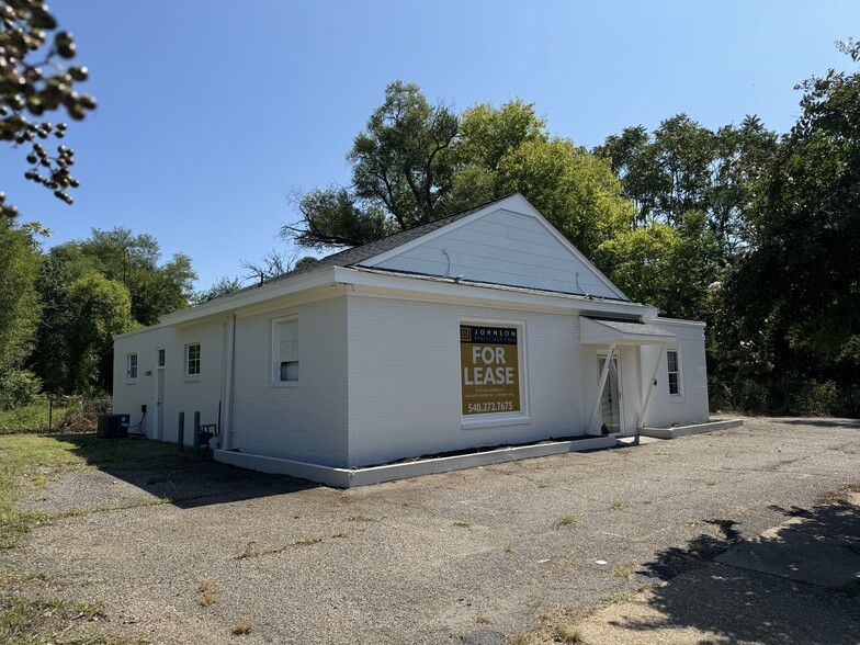 Primary Photo Of 2105 Princess Anne St, Fredericksburg Veterinarian Kennel For Lease