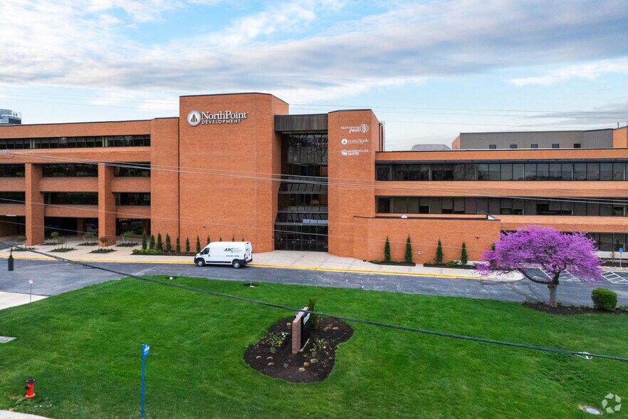 More Photos Of 3315 N Oak Tfwy, Kansas City Office For Lease