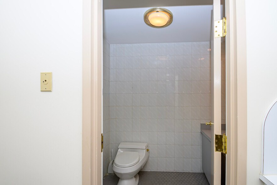 More Photos Of 213 Chestnut St, Nutley Office For Sale