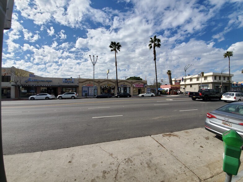 Primary Photo Of 6217-6225 Van Nuys Blvd, Van Nuys Storefront For Lease