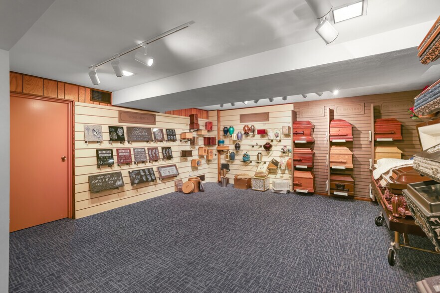 More Photos Of 1801 Commerce Blvd, Mound Funeral Home For Sale