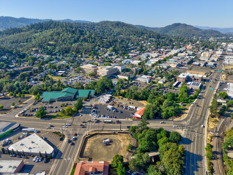 More Photos Of 328 NE Winchester St, Roseburg Land For Sale