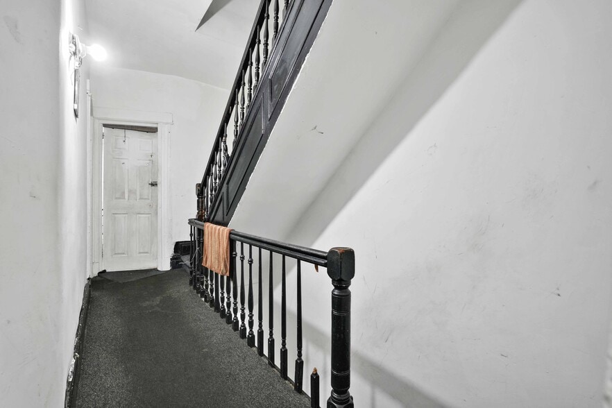 More Photos Of 10617 Jamaica Ave, Richmond Hill General Retail For Sale