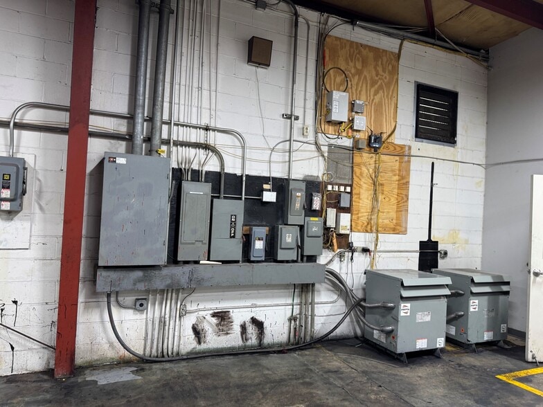 More Photos Of 214 Omohundro Pl, Nashville Manufacturing For Sale