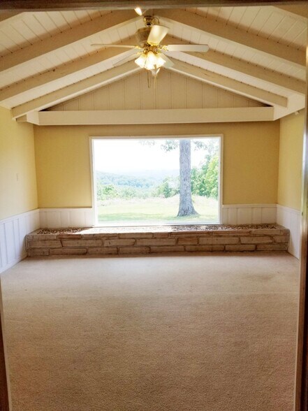 More Photos Of 250 Sunset Hills Dr, Sunrise Beach Storefront Retail Office For Sale